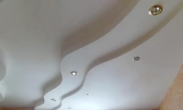 Диагональный потолок из гипсокартона фото