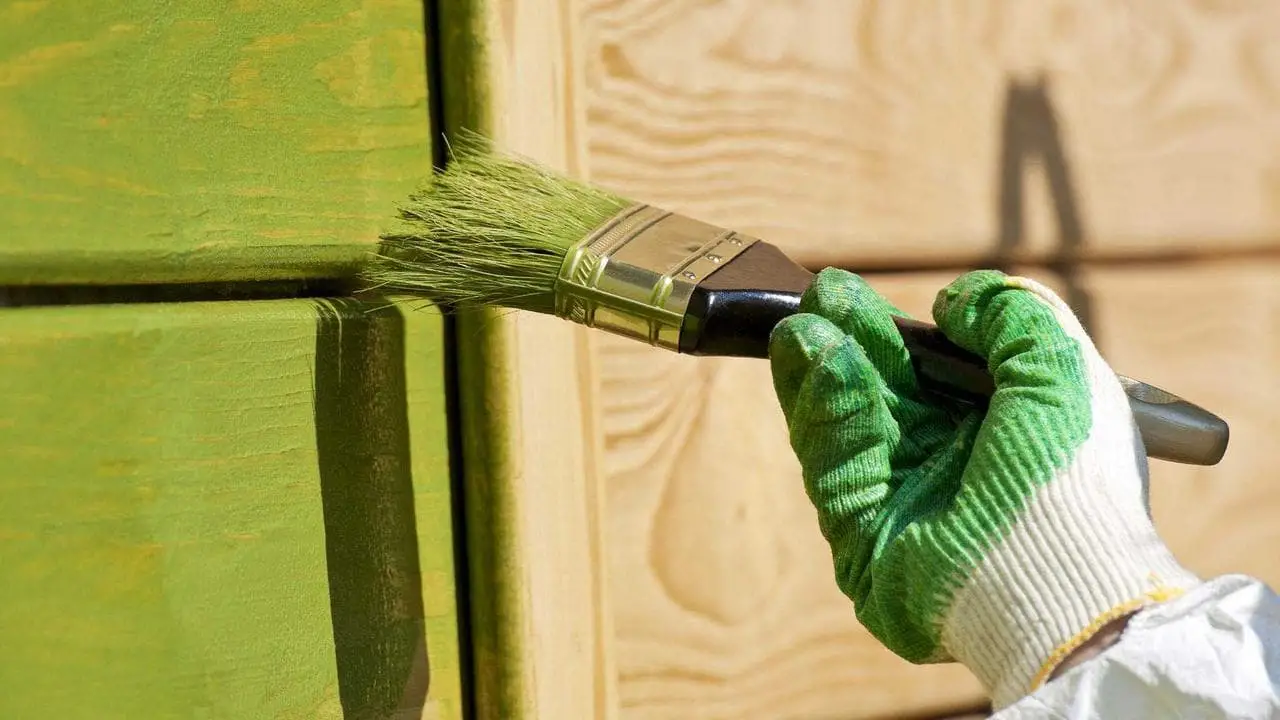 Покраска деревянного дома фото