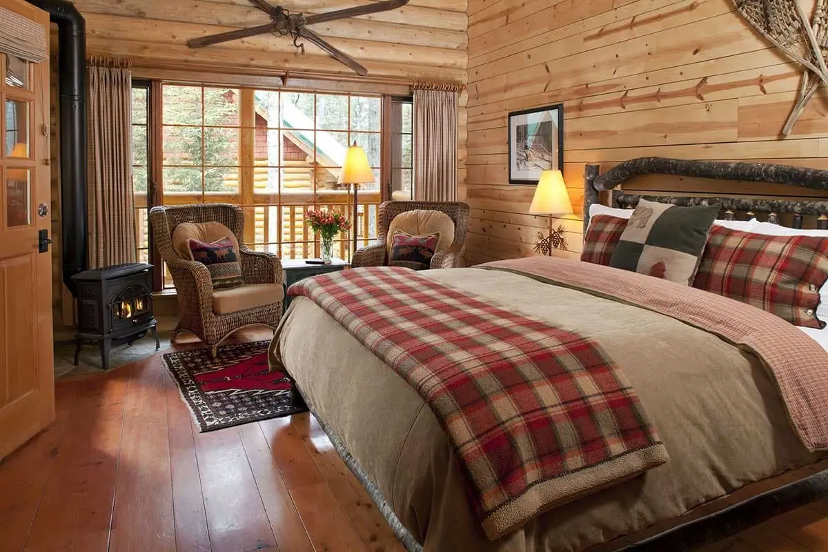 Деревянная спальня в стиле кантри фото