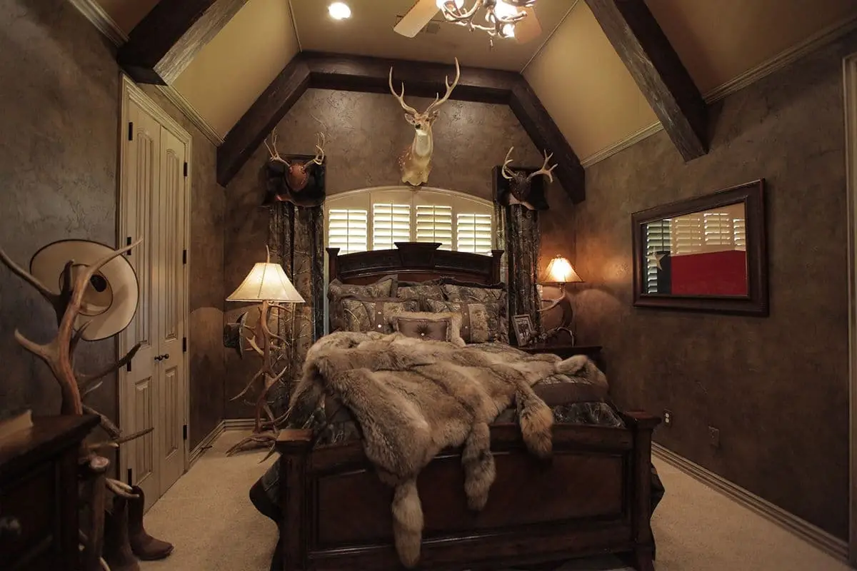 Деревянная спальня в стиле шале фото