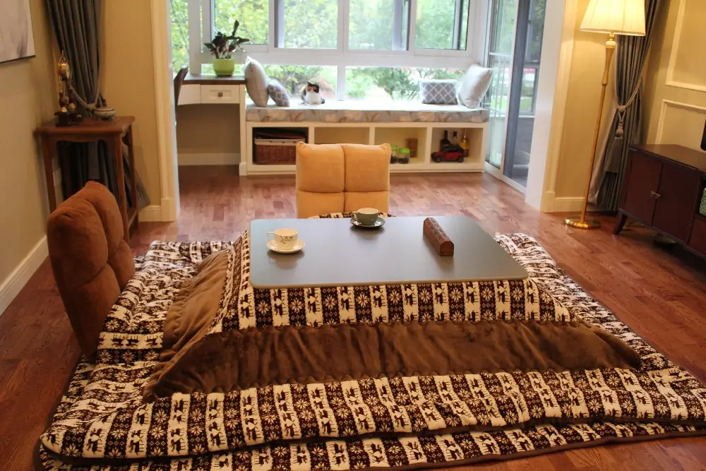 Стол котацу в гостиной фото