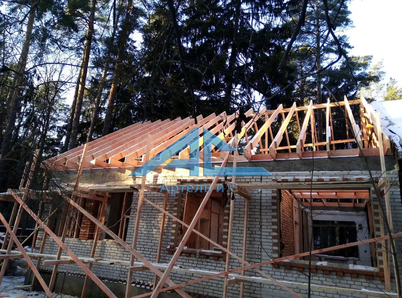 Реконструкция крыши старого дома фото