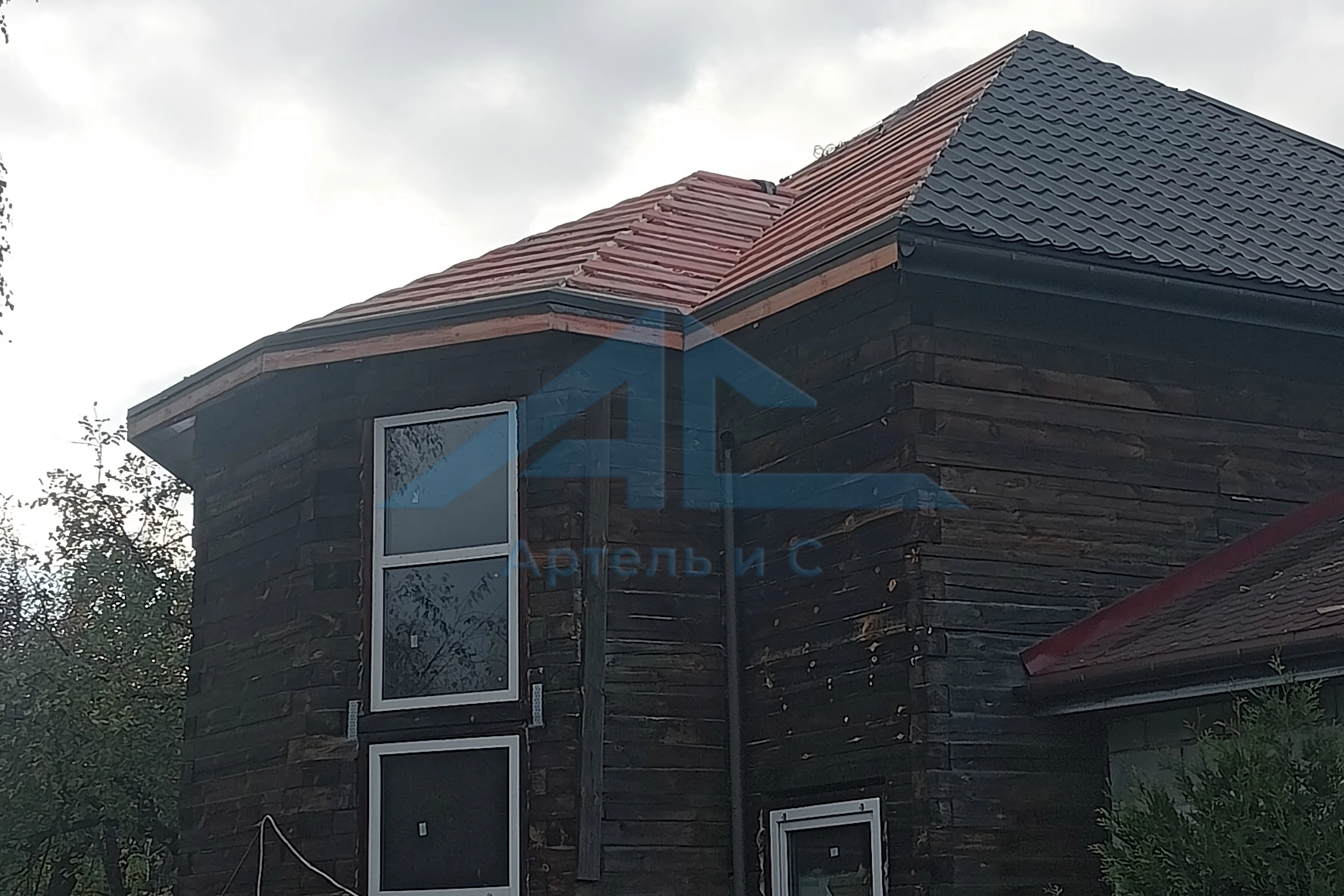 Укладка металлочерепицы по обрешетке на крышу в Нахабино Укладка металлочерепицы по обрешетке на крышу в Нахабино фото