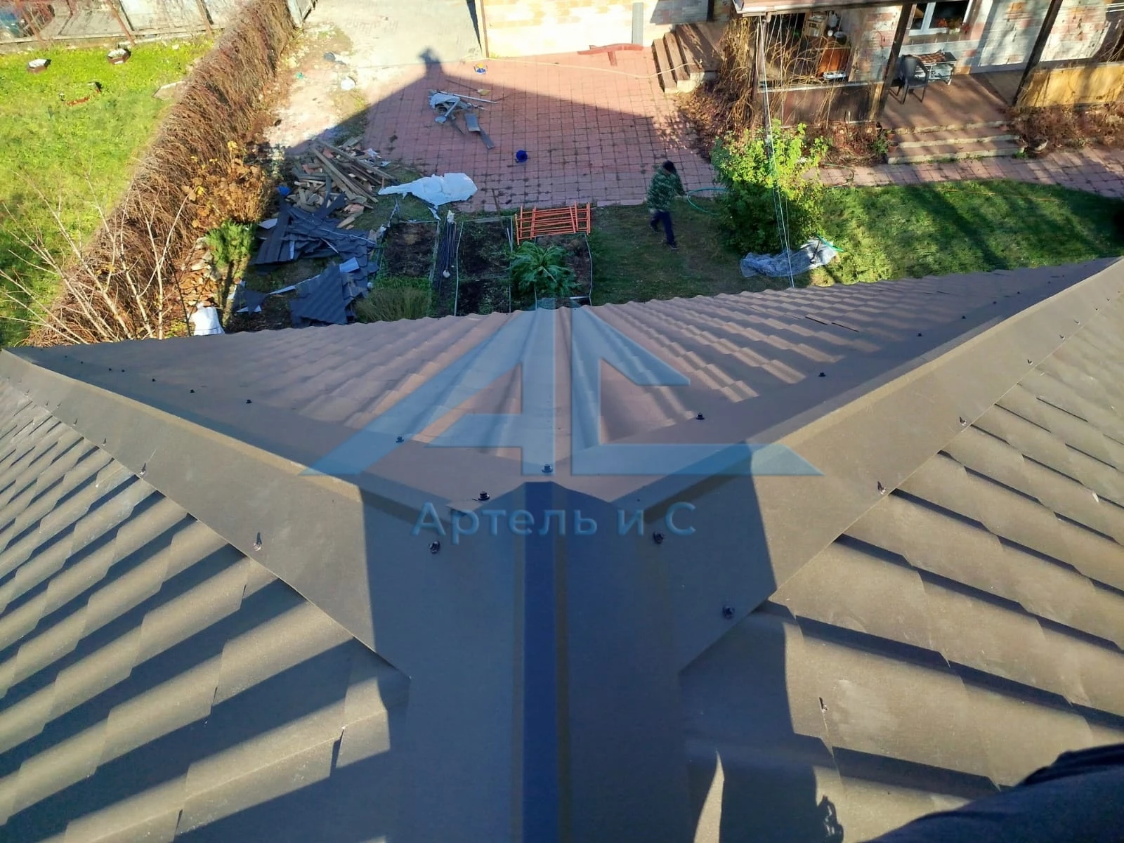 Кровля из металлочерепицы для дома в Нахабино Кровля из металлочерепицы для дома в Нахабино фото